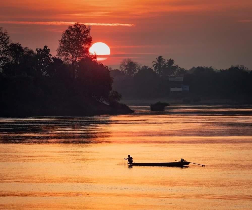 Vang Vieng Th Central Park Hotel Екстериор снимка